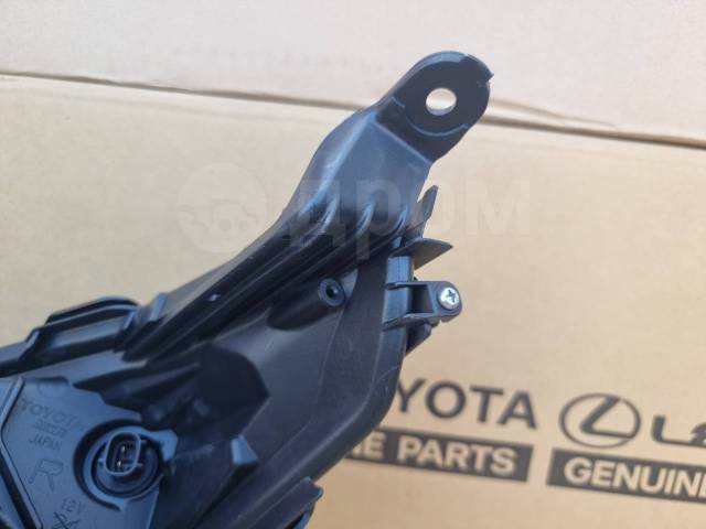 Фара передняя правая NX200 2014-2017 ZGZ10