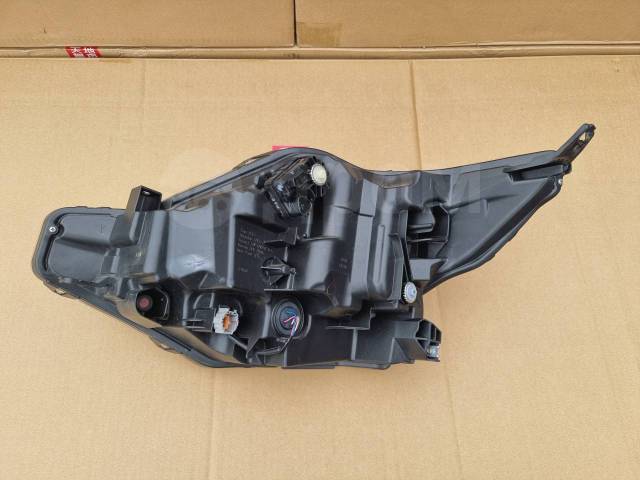 Фара правая eK B35A BR06 Фара правая eK B35A BR06