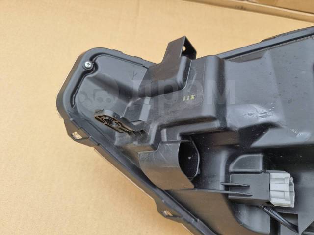 Фара правая eK B35A BR06 Фара правая eK B35A BR06