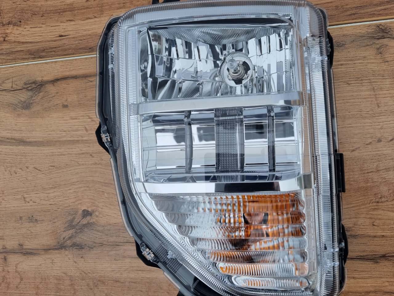 Фара галогеновая передняя левая Mitsubishi eK Space B11A