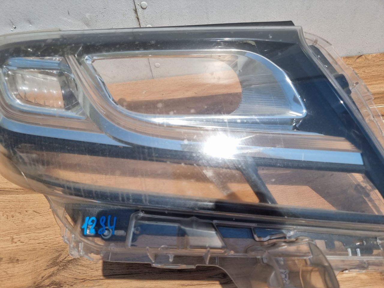 Стекло фары переднее правое Toyota Alphard AGH30W