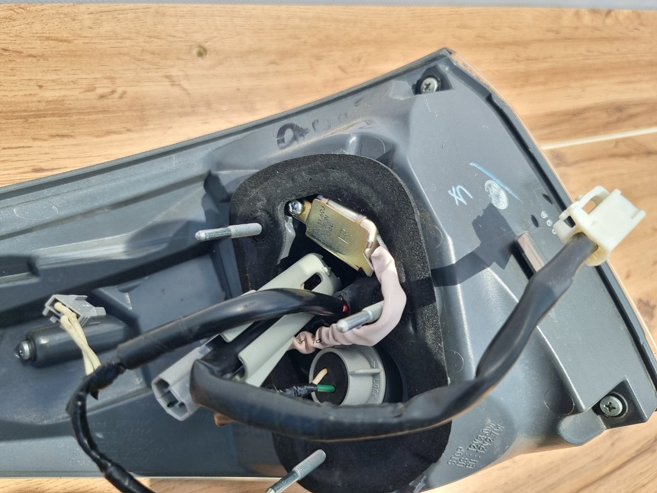 Стоп-сигнал задний правый RX270 2009-2012 ( AL10 )