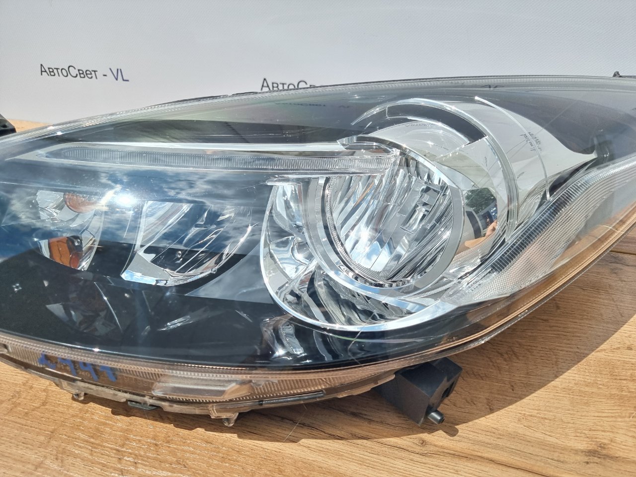 Фара светодиодная передняя левая Demio 2011-2014 ( DE )