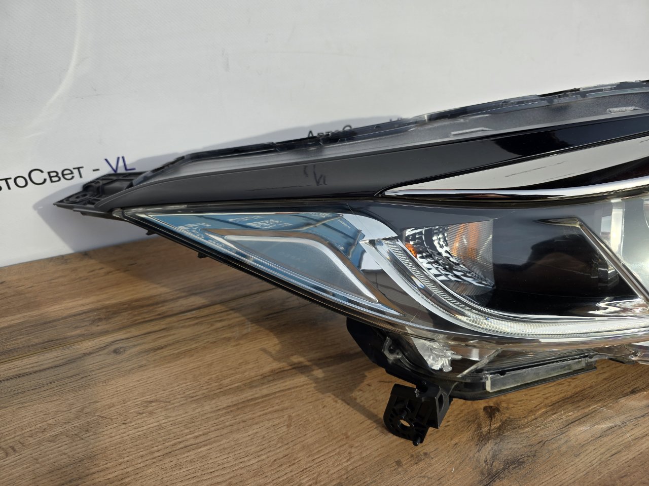 Фара галогеновая передняя правая Vezel 2018-2021 ( RU )