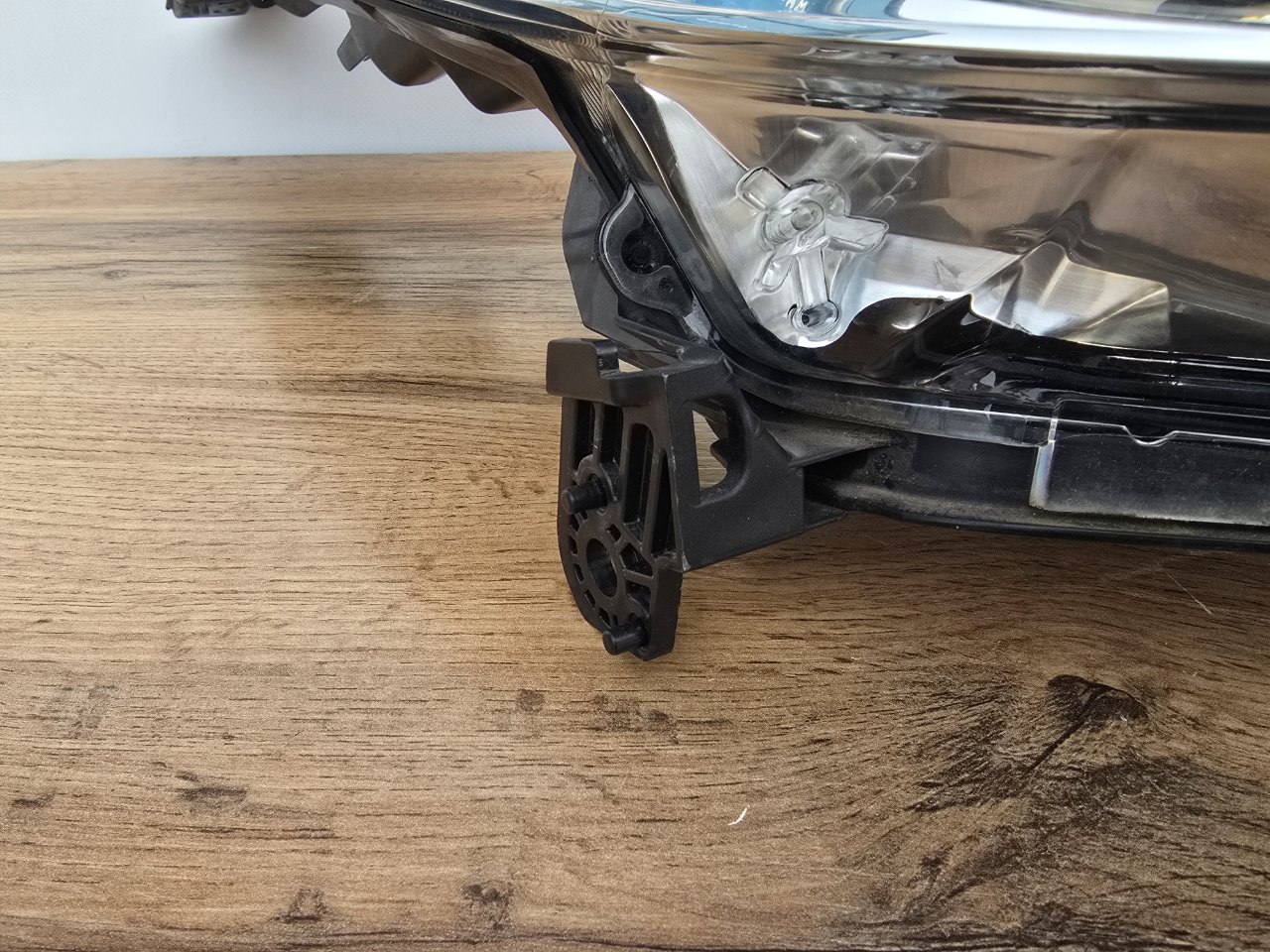 Фара галогеновая передняя правая Vezel 2018-2021 ( RU )