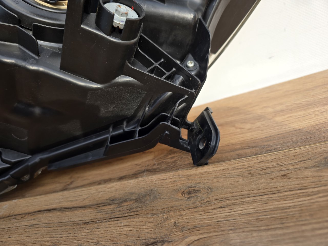 Фара галогеновая передняя правая Vezel 2018-2021 ( RU )