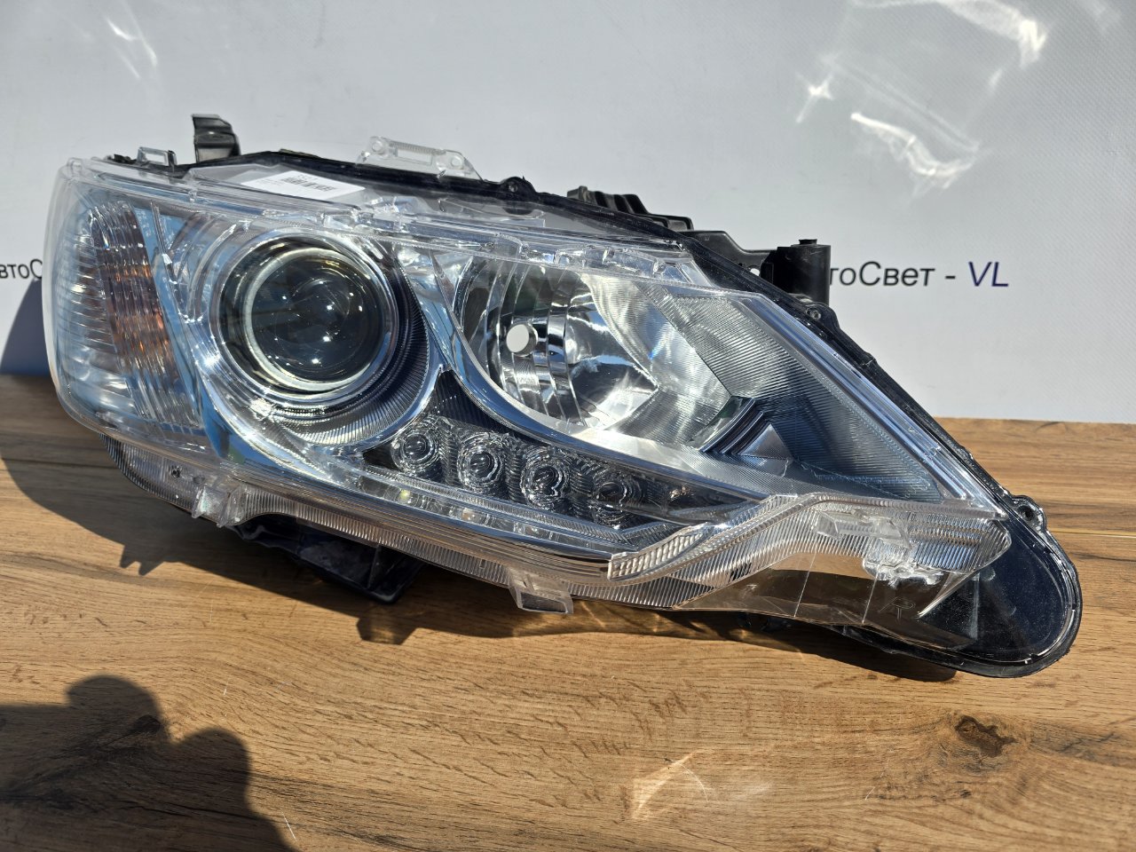 Фара ксеноновая передняя правая Camry 2014-2017 XV55