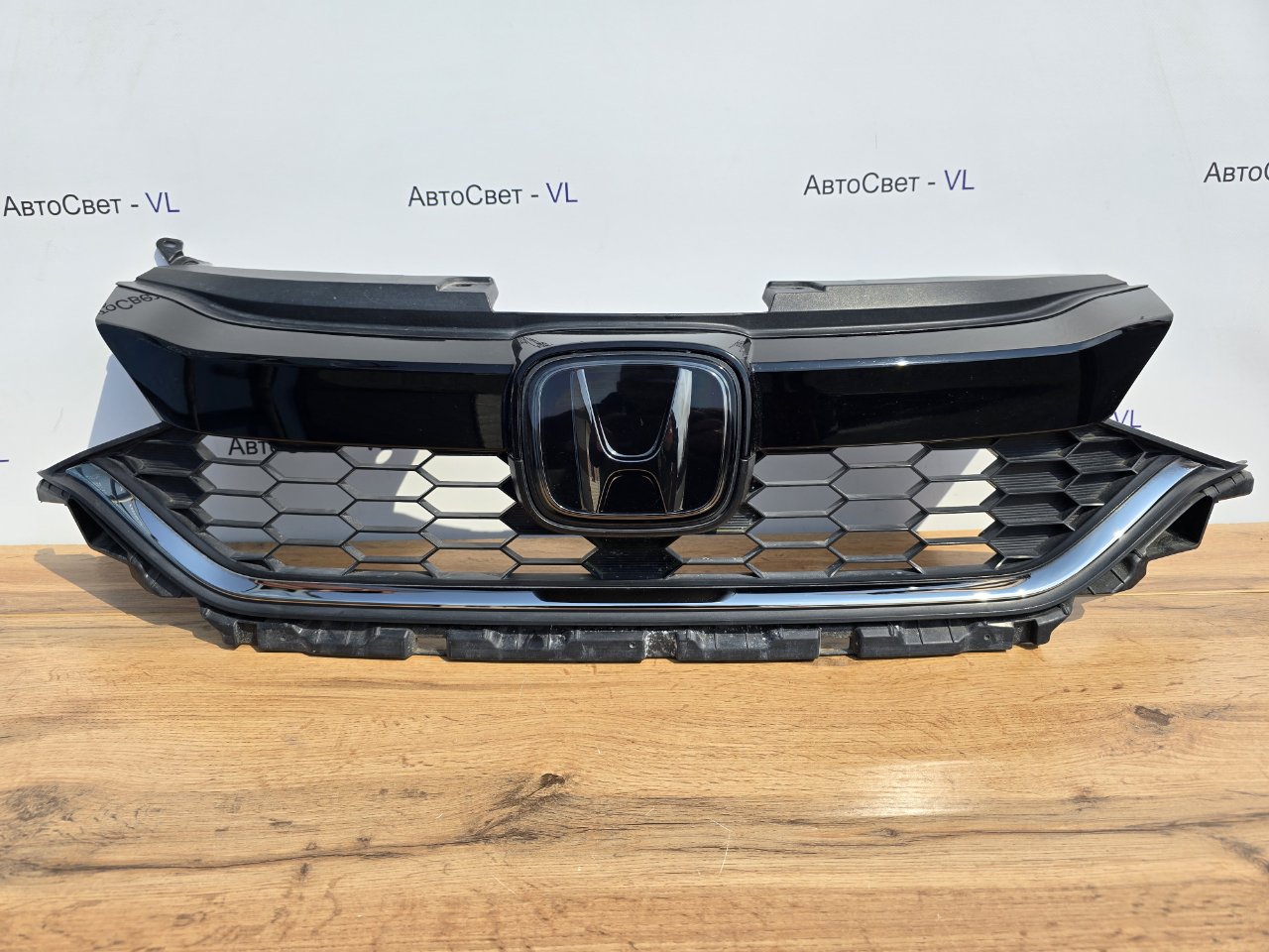 Решетка радиатора передняя Honda Grace 2017-2020 ( GM ) 71121-T9P-J10 контрактная