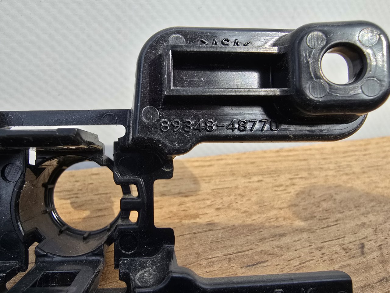 Кронштейн датчика парковки передний левый Lexus RX350 ( ALH10 )