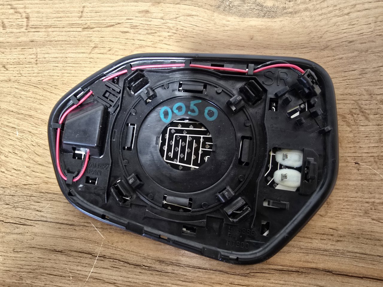 Зеркальный элемент передний правый Toyota Crown ( S220 )