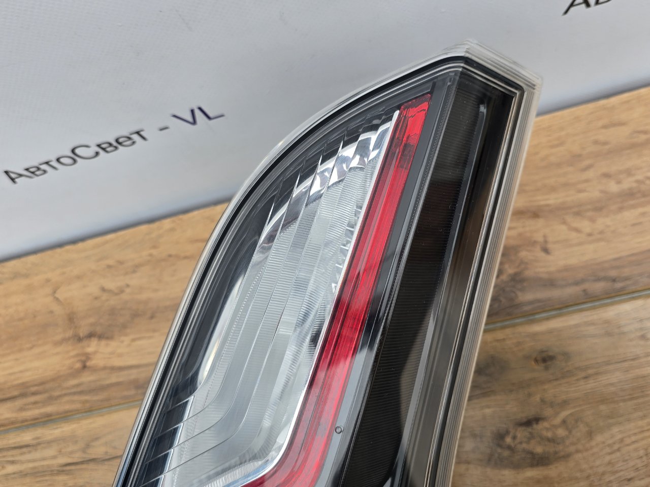 Стоп-сигнал задний правый Nissan Serena ( C27 )