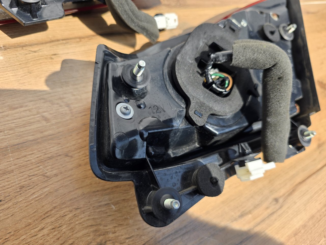 Стоп-сигнал задний Fuga 2015-2022 ( Y51 )