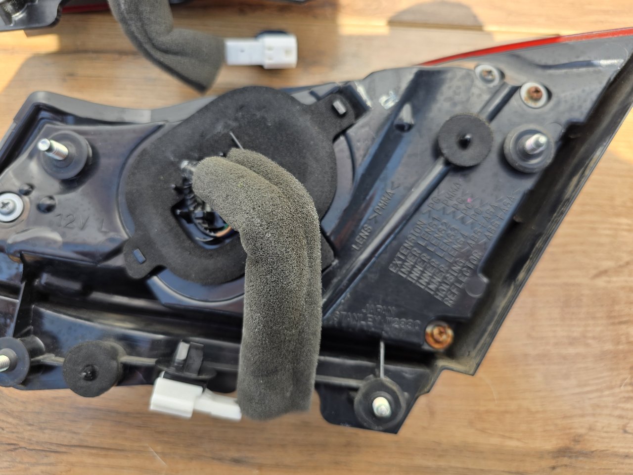 Стоп-сигнал задний Fuga 2015-2022 ( Y51 )