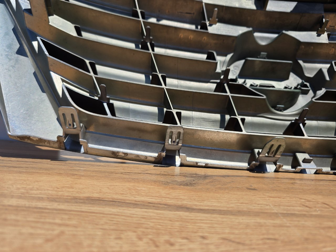 Решетка радиатора передняя Serena 2013-2016 ( C26 )