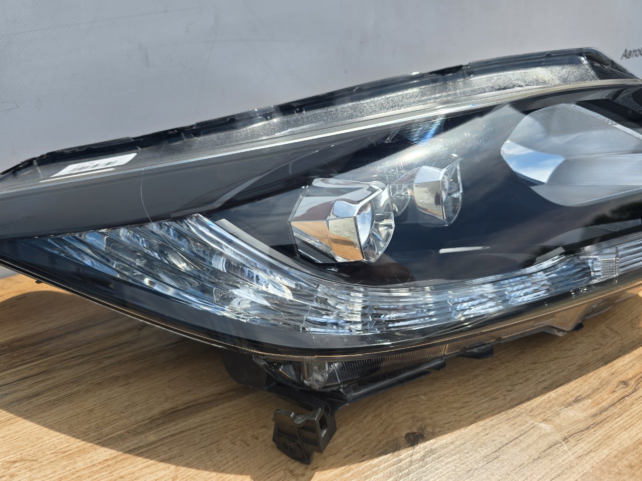 Фара светодиодная передняя правая Honda Vezel ( RU )