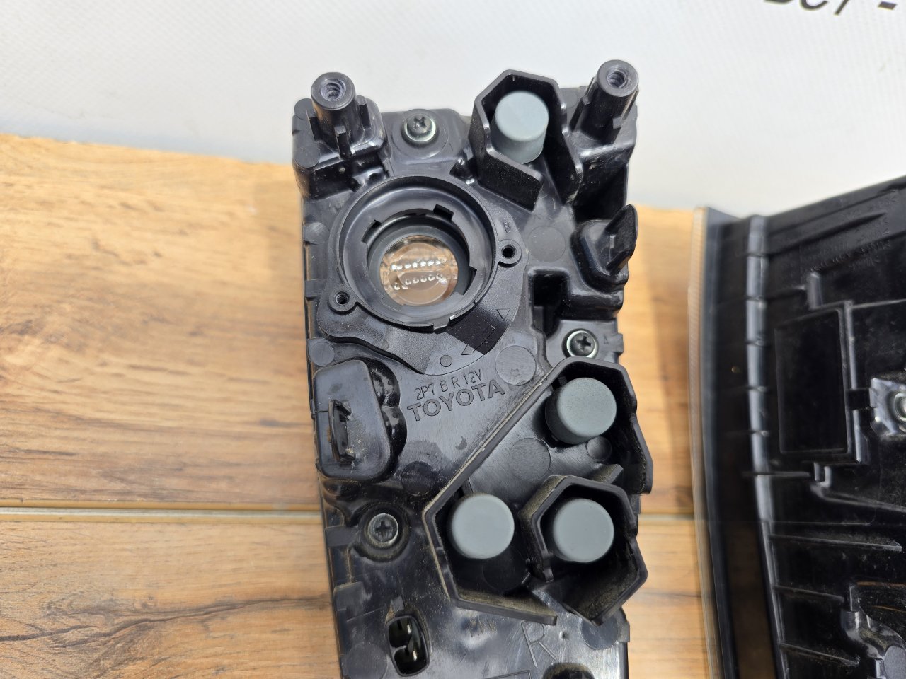 Стоп-сигнал задний Prius 2015-2018 ( XW50 )