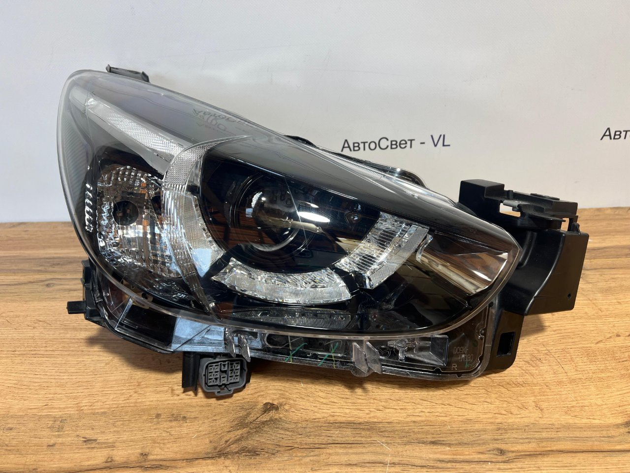 Фара светодиодная передняя правая Mazda Demio 2014-2019 ( DJ ) 100-18855 контрактная