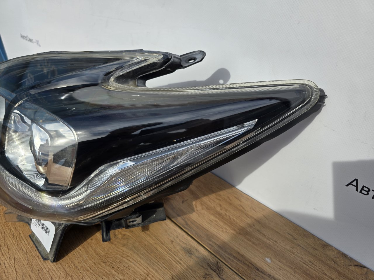 Фара ксеноновая передняя левая Prius 2011-2015 ( XW30 ) Фара ксеноновая передняя левая Prius 2011-2015 ( XW30 )