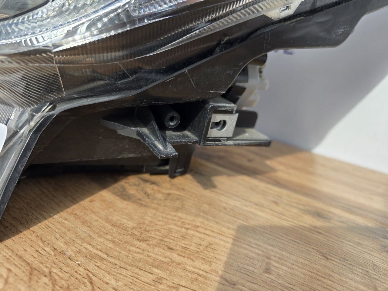 Фара ксеноновая передняя левая Prius 2011-2015 ( XW30 ) Фара ксеноновая передняя левая Prius 2011-2015 ( XW30 )