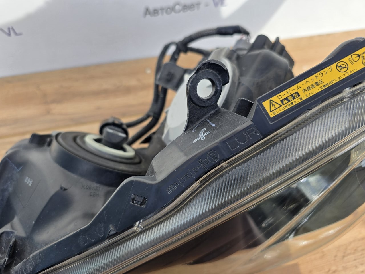 Фара ксеноновая передняя левая Prius 2011-2015 ( XW30 ) Фара ксеноновая передняя левая Prius 2011-2015 ( XW30 )