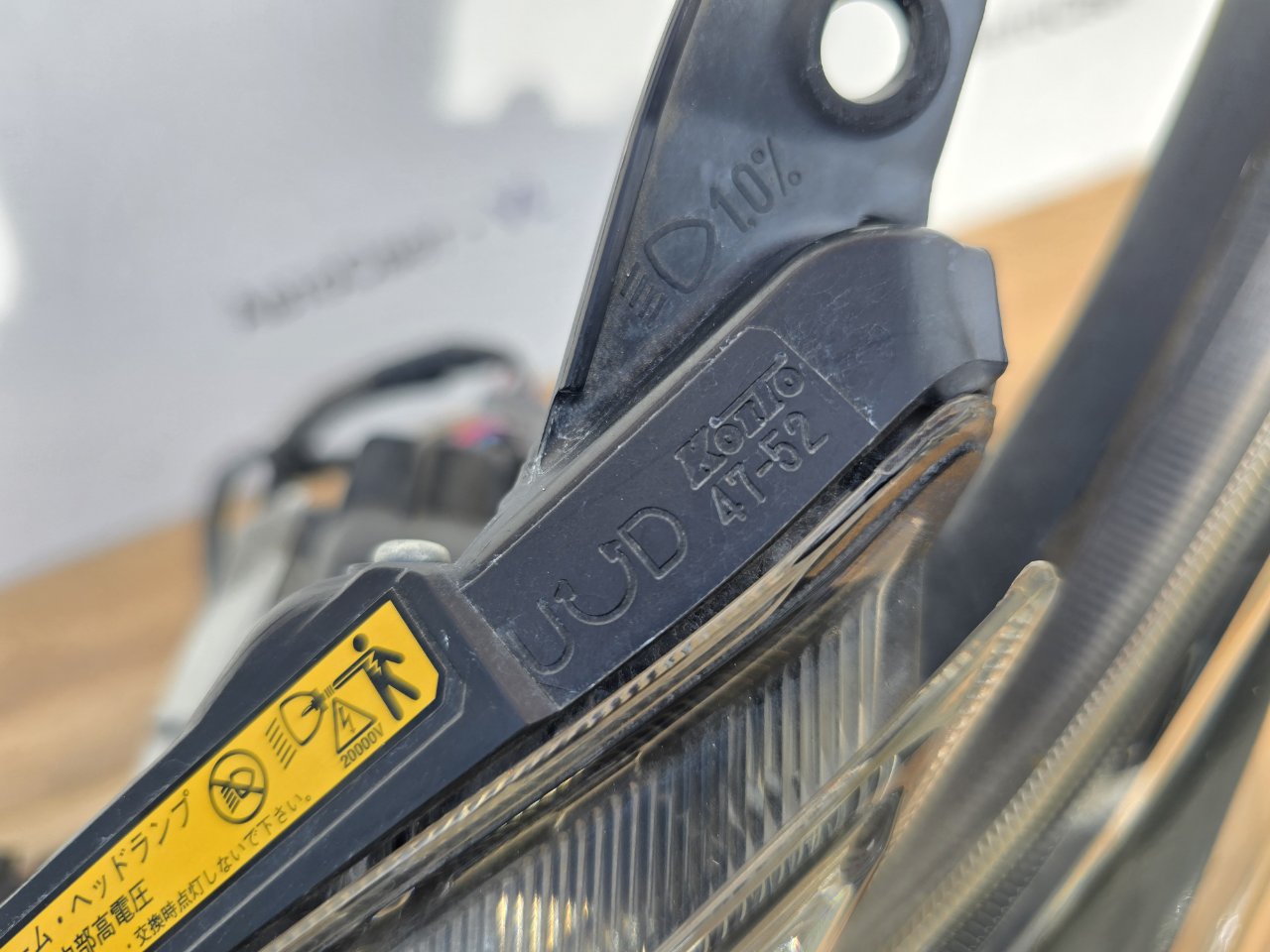 Фара ксеноновая передняя левая Prius 2011-2015 ( XW30 ) Фара ксеноновая передняя левая Prius 2011-2015 ( XW30 )