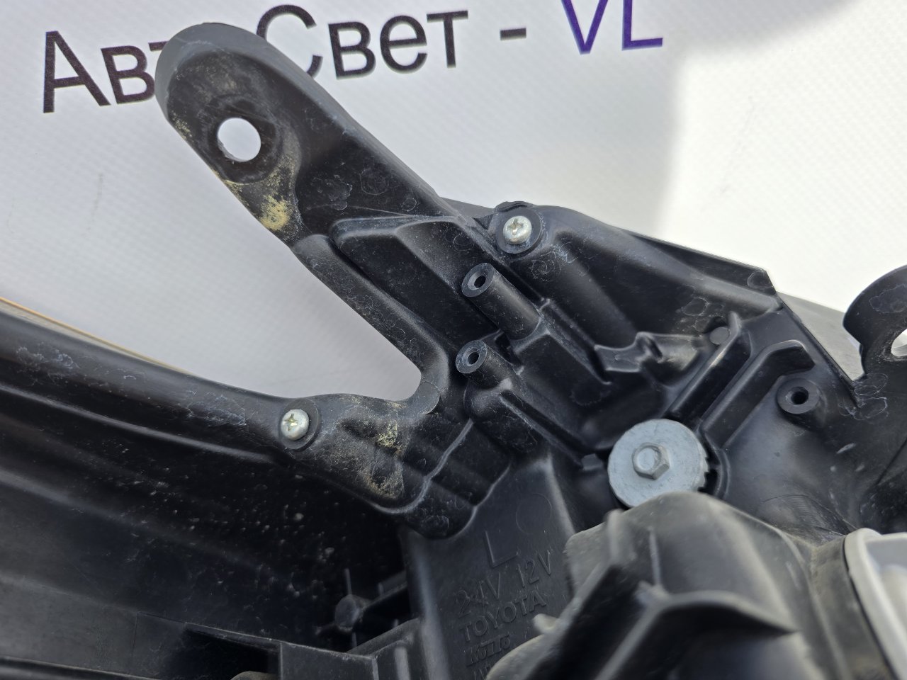 Фара ксеноновая передняя левая Prius 2011-2015 ( XW30 ) Фара ксеноновая передняя левая Prius 2011-2015 ( XW30 )