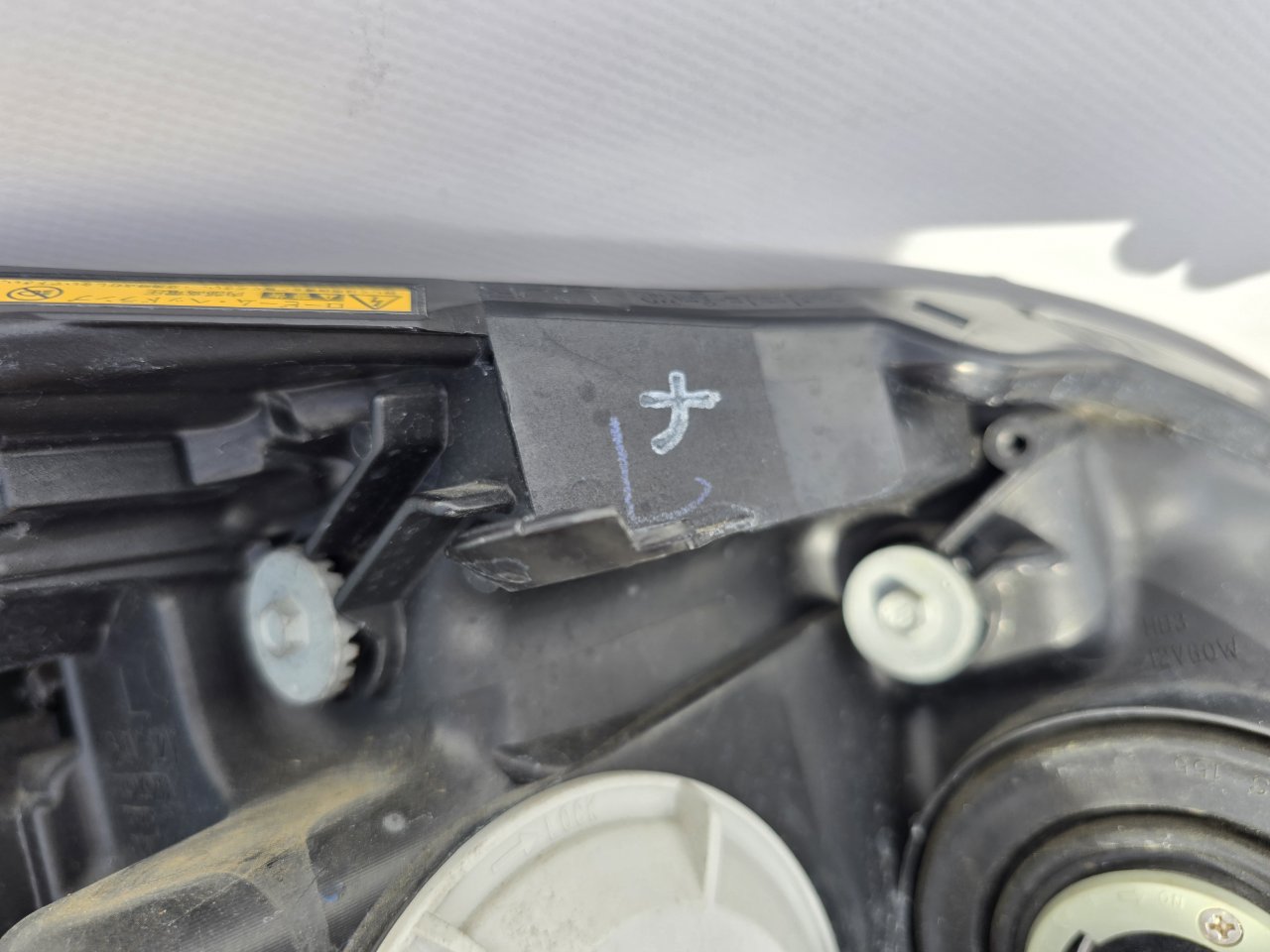 Фара ксеноновая передняя левая Prius 2011-2015 ( XW30 ) Фара ксеноновая передняя левая Prius 2011-2015 ( XW30 )