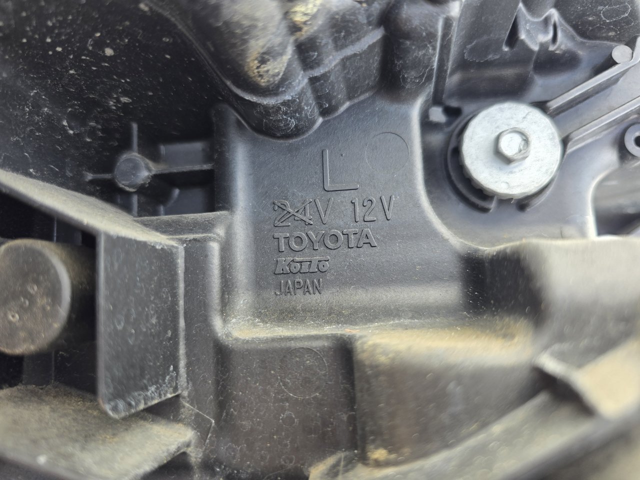 Фара ксеноновая передняя левая Prius 2011-2015 ( XW30 ) Фара ксеноновая передняя левая Prius 2011-2015 ( XW30 )