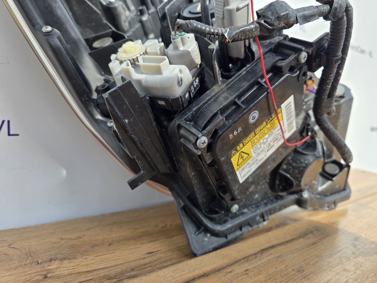 Фара ксеноновая передняя левая Prius 2011-2015 ( XW30 ) Фара ксеноновая передняя левая Prius 2011-2015 ( XW30 )