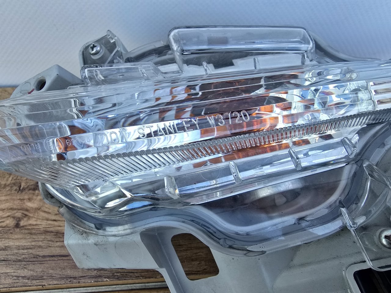 Поворотник в бампер передний левый Axela 2016-2019 ( BM )