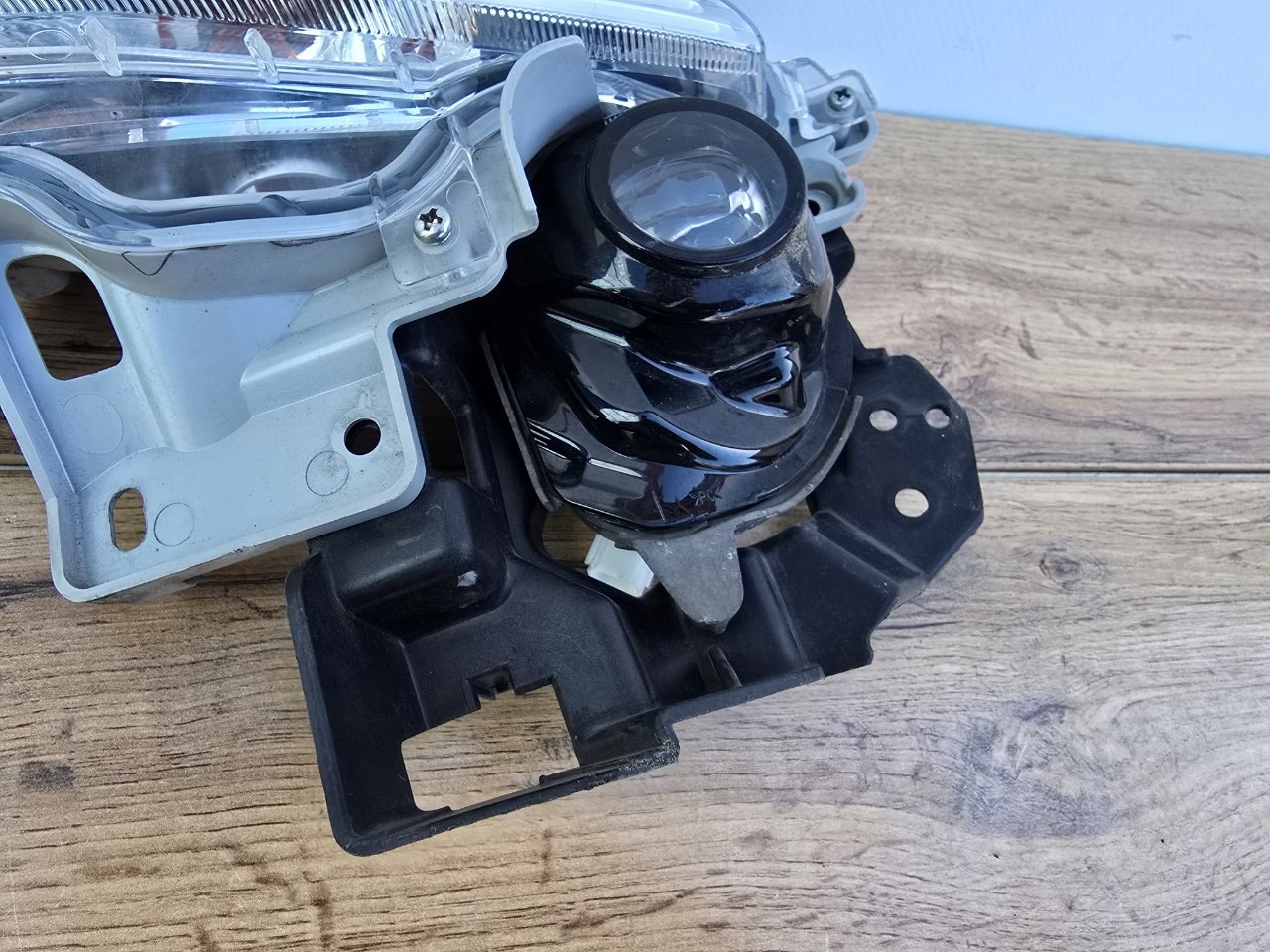 Поворотник в бампер передний левый Axela 2016-2019 ( BM )