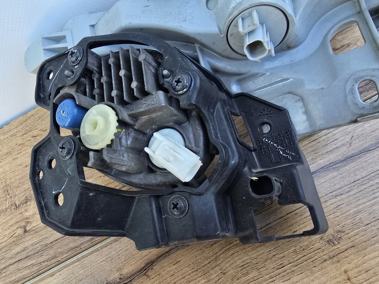 Поворотник в бампер передний левый Axela 2016-2019 ( BM )