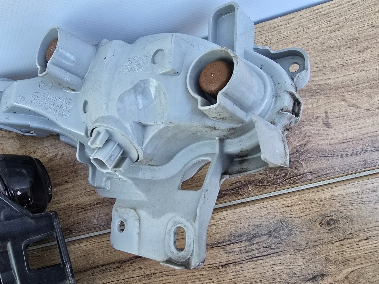 Поворотник в бампер передний левый Axela 2016-2019 ( BM )