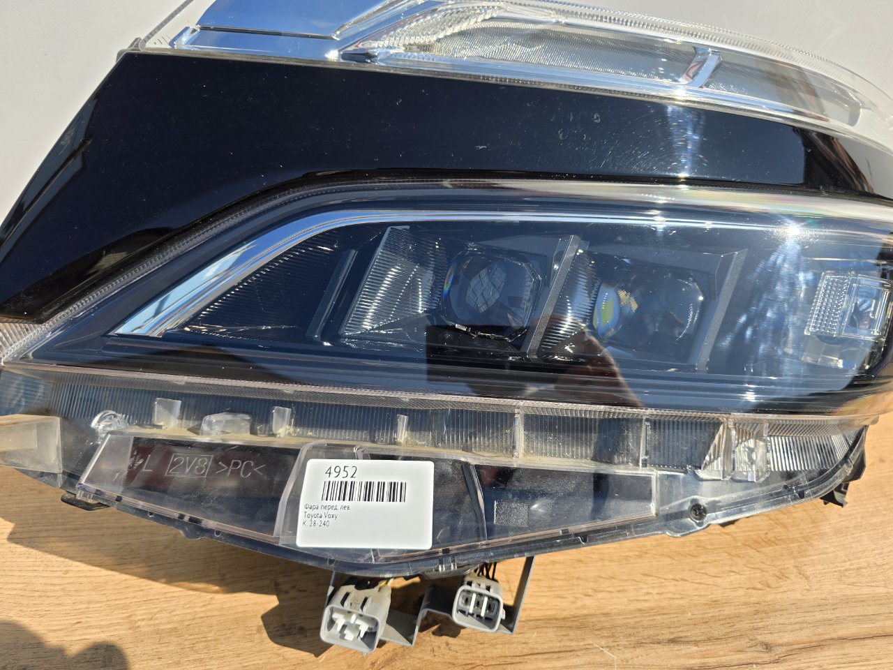 Фара светодиодная передняя левая Toyota Voxy ( R80 ) Фара светодиодная передняя левая Toyota Voxy ( R80 )