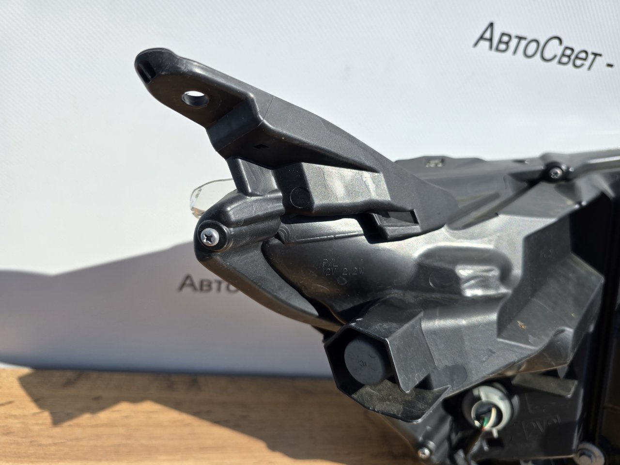 Фара светодиодная передняя левая Voxy 2017-2021 ( R80 ) Фара светодиодная передняя левая Voxy 2017-2021 ( R80 )