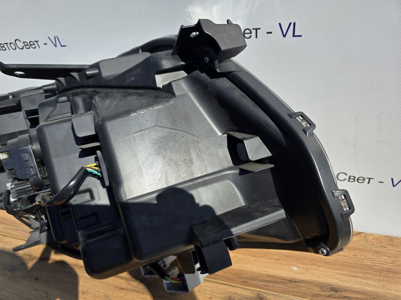 Фара светодиодная передняя левая Voxy 2017-2021 ( R80 ) Фара светодиодная передняя левая Voxy 2017-2021 ( R80 )