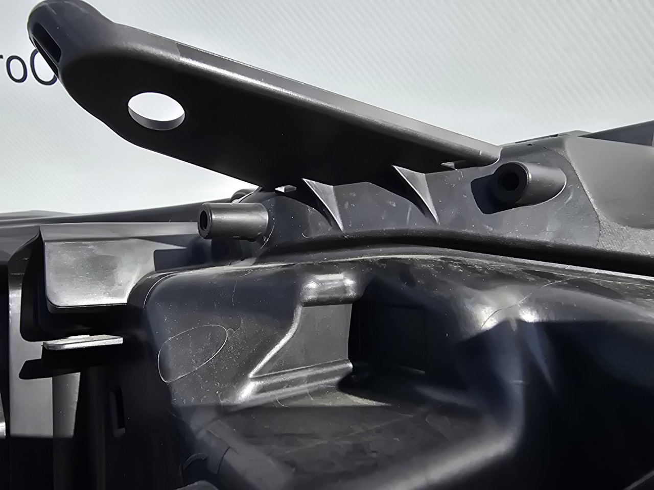 Фара светодиодная передняя левая Voxy 2017-2021 ( R80 ) Фара светодиодная передняя левая Voxy 2017-2021 ( R80 )