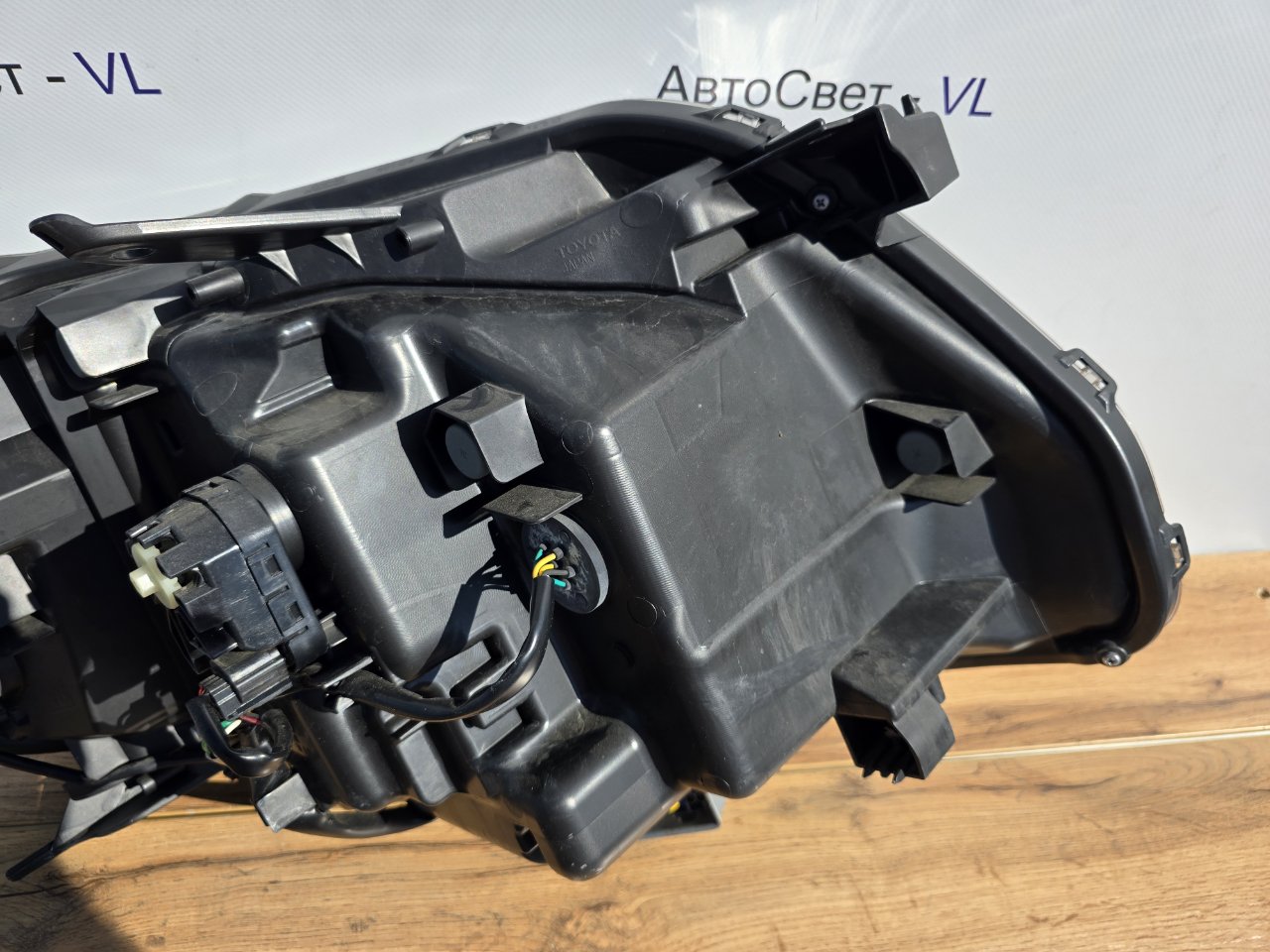 Фара светодиодная передняя левая Voxy 2017-2021 ( R80 ) Фара светодиодная передняя левая Voxy 2017-2021 ( R80 )