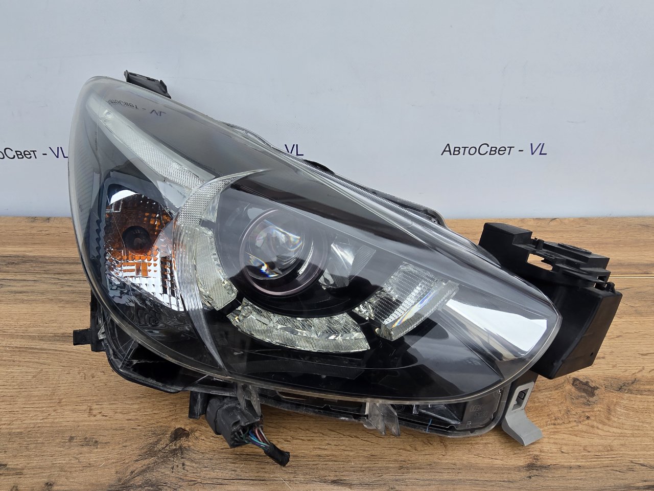 Фара светодиодная передняя правая Mazda Demio 2014-2019 ( DJ ) 100-18373 контрактная