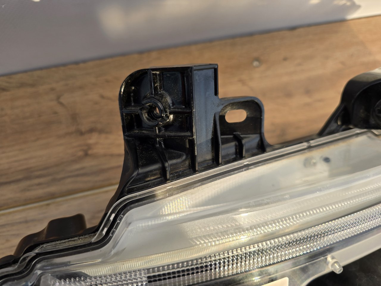 Поворотник в бампер передний левый Mazda2 2019-2023 ( DJ )