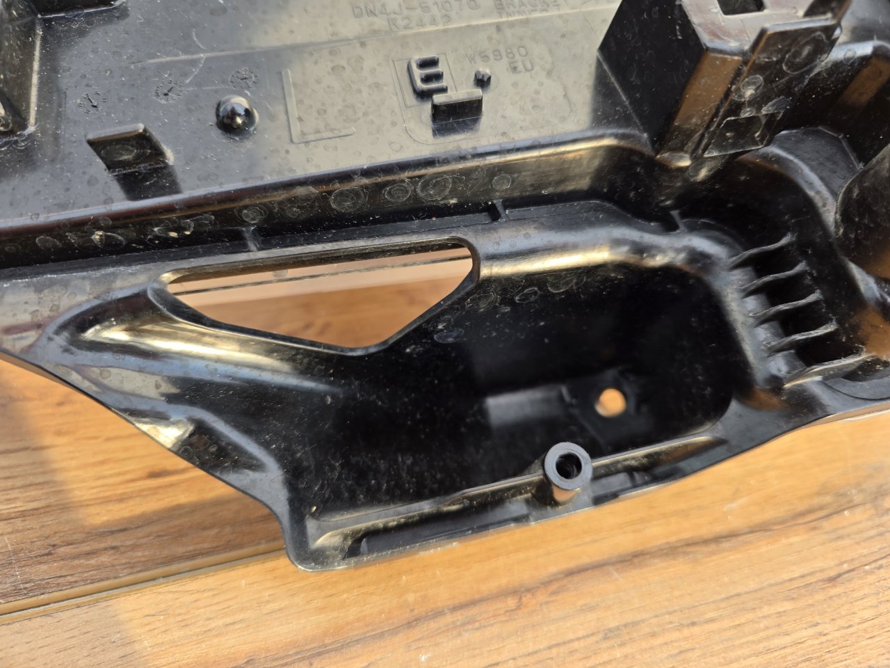 Поворотник в бампер передний левый Mazda2 2019-2023 ( DJ )