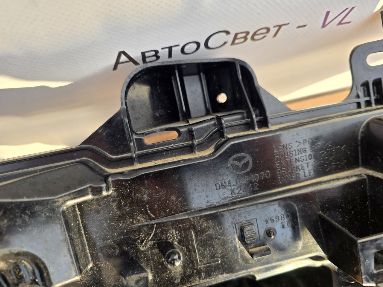 Поворотник в бампер передний левый Mazda2 2019-2023 ( DJ )