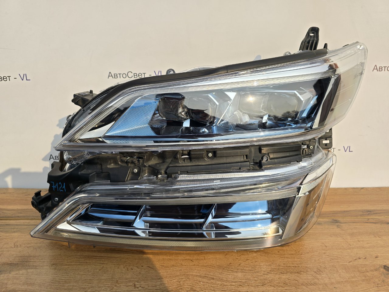 Фара светодиодная передняя левая Toyota Vellfire 2017-2023 ( H30 ) 58-94 контрактная