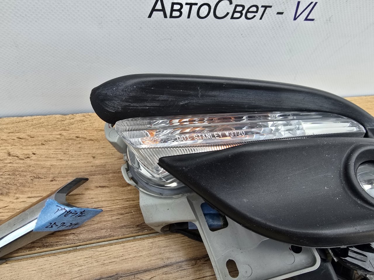 Фара противотуманная передняя левая Mazda Axela ( BM ) Фара противотуманная передняя левая Mazda Axela ( BM )
