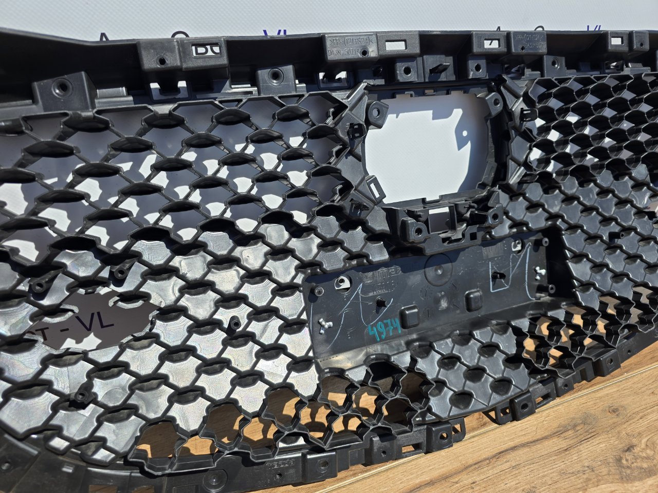Решетка передняя Mazda2 2018-2023 ( DJ ) Решетка передняя Mazda2 2018-2023 ( DJ )