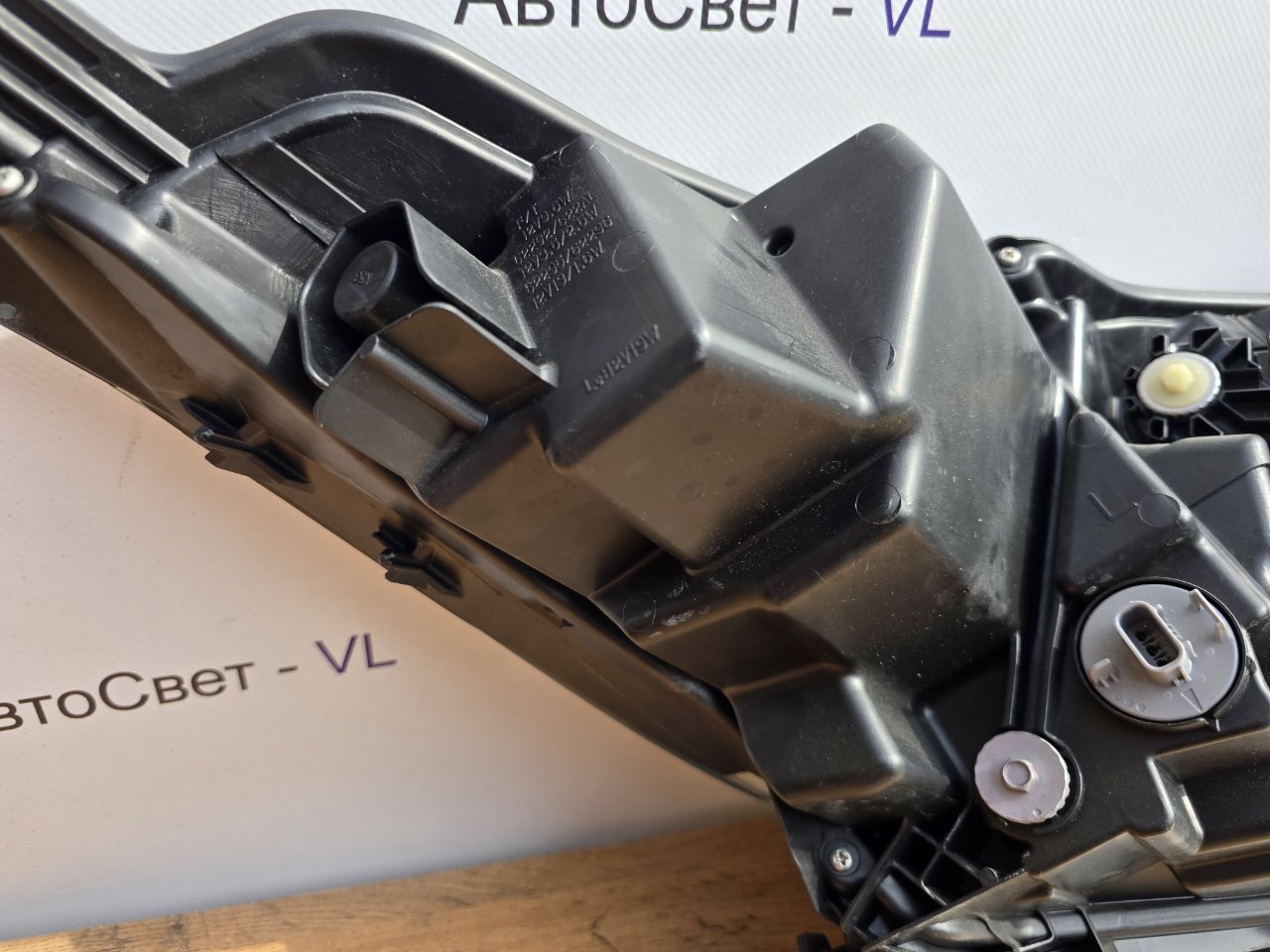 Фара светодиодная передняя левая Vezel 2018-2021 ( RU ) Фара светодиодная передняя левая Vezel 2018-2021 ( RU )