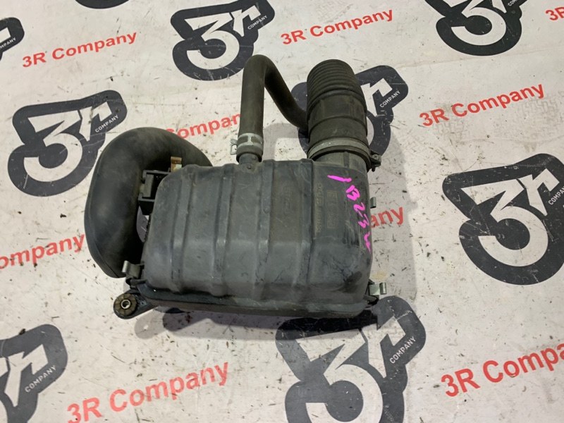 Корпус воздушного фильтра передний SUZUKI JIMNY JB23W K6A-T 1370083A00 контрактная