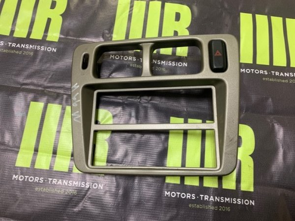 Рамка магнитофона MITSUBISHI PAJERO IO H66W 4G94 контрактная