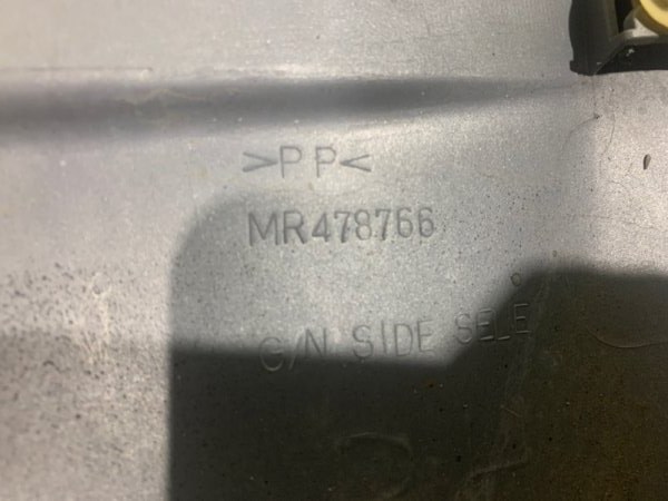 Накладка на порог правая MITSUBISHI PAJERO V65W 6G74