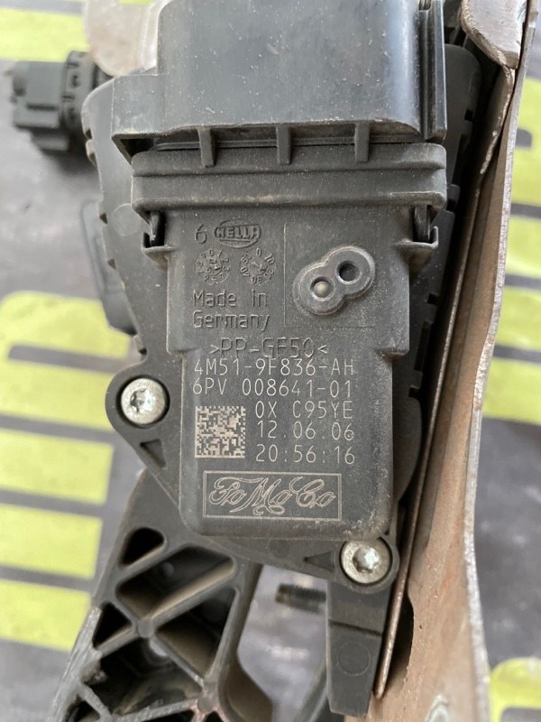 Педаль газа S40 MS21 B4184S11